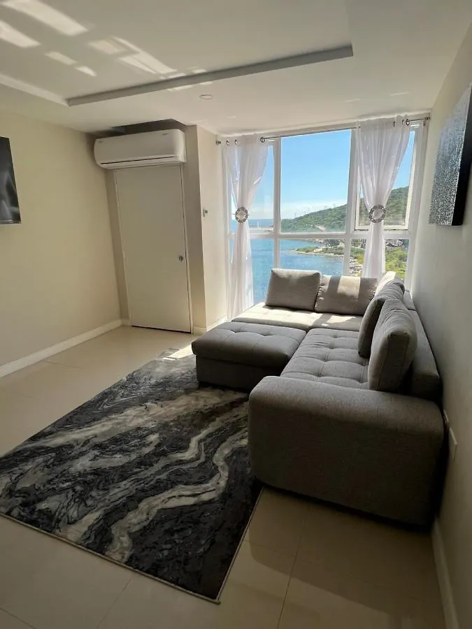 Large Luxurious Beach Front At Bayfront Villa Portmore