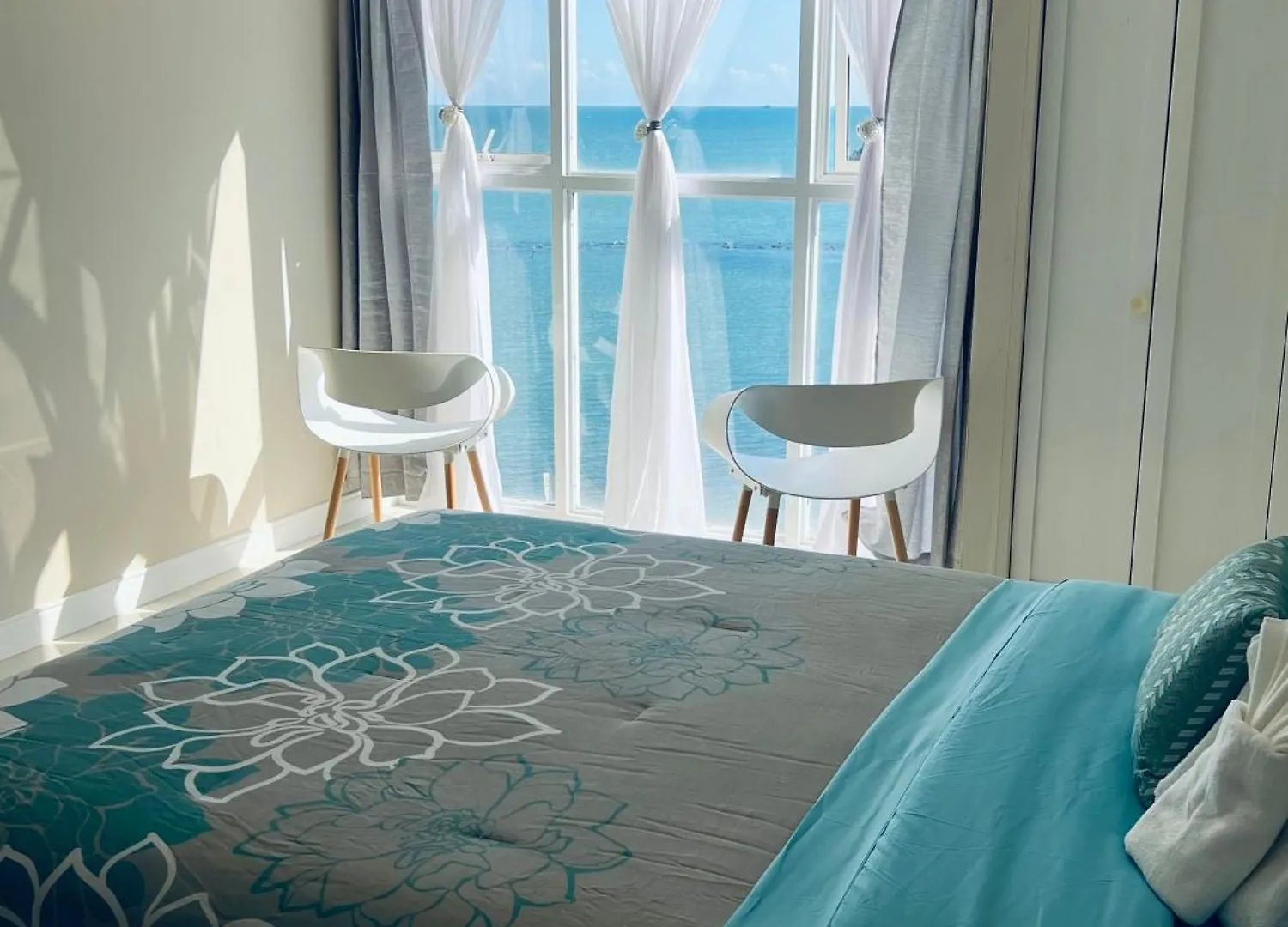 Apartamento Large Luxurious Beach Front At Bayfront Villa Portmore