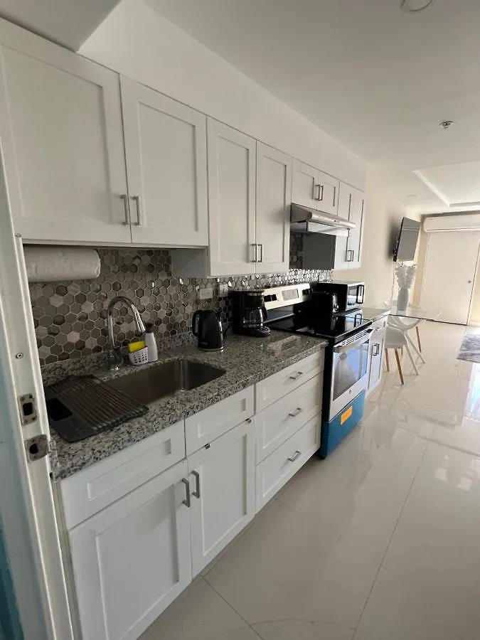 Lägenhet Large Luxurious Beach Front At Bayfront Villa Portmore